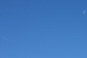 Morten 21 september 2019 - Et jetfly og månen over Ekeberg