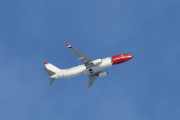 Morten 24 februar 2019 - LN-NGX over Kløfta, jeg tror det er Norwegian Air Shuttle som reiser av gårde med sin Boeing 737-8JP fra 2014