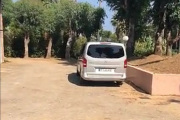 Dette er bilen de kjører, og selv om jeg snur bildet opp ned så er ikke dette noen Renault