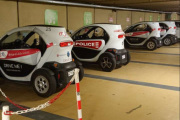 AM er virkelig på hugget i dag, nå har de funnet en hel haug med Renault Twizy politibiler