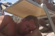 Men nå for vi en ny melding fra MK, husker dere at vi ventet på et solstikk? Tror det kommer nå, når de begynner å lage seg hus på stranda