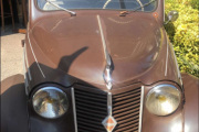 Lasse! Du har funnet en Renault Juvaquatre fra et eller annet sted fra 1937 til 1960. BRAVO!