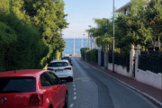 Men nå skal KL og HB gjengen ned og bade, skal vi følge dem til stranden?