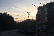 Jeg sitter selvfølgelig og tar bilde av Oslo trikken også, vet dere forresten at vi snart skal få nye trikker i Oslo? Men hvordan er trikkene der hvor dere er folkens?