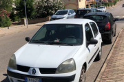 Jeg trekker det tilbake, her har Maiken og Kim funnet en gammel Renault Clio