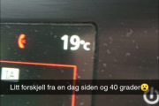 Amanda og Martin kjører tydeligvis retning hjemover og har normal utetemperatur nå