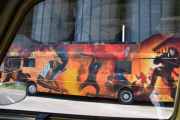 Vent litt, jeg ser en buss litt lengre nede