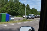 Jeg trodde jeg hadde en hvit Volvo, men det er en Jeep Cherokee fra 1990. Da fikk jeg en veteran til før vi må videre