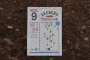 Akkurat, Ekeberg frisbeegolfbane. En frisbee er en rundt flat tallerken som man da i dette tilfelle skal kaste 51 meter gjennom skogen og få den til å havne i kurven