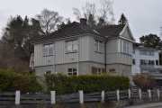 Da er denne turen over, vi tar et siste bilde av Furuveien 38 som også er et gammelt hus som har stått her lenge. Furuveien fikk navnet sitt i 1926