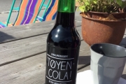 En liten pause på Hemsetunet og nyter en hjemmelaget Cola