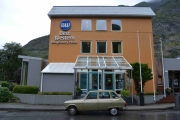 Men nå, ankomst Klingenberg hotell i Årdalstangen. Vi skal følge dette toget litt senere