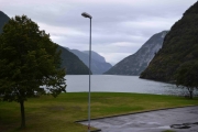 Fra rommet har vi også utsikt utover Sognefjorden