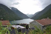 Årdalsvatnet, fra en bra utsikt post. Neste gang vi er her skal vi lete etter rester av skinnegangen eller spor av den