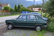 Og vi drar videre høyt oppe i Seimsdalen og der finner vi en strøken Simca 1100 flaskegrønn