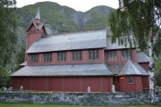 Nå er vi tilbake til Årdal kirke, her ligger min mormor og morfar nå