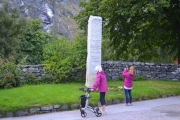En minnestein som er satt opp i 1914
