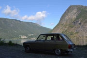 Seimsdalen i bakgrunnen