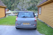 En Renault i Lærdal også men også en turist