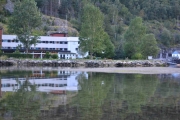 Her snur jeg meg igjen og tar et bilde innover