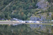 Her også