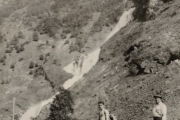 Tar jeg ikke helt feil er Morfar og Onkel ved Hjellefossen på dette gamle bilde fra 50 åra