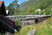 2012 bilde. Noen planker her og der som har flyttet på seg