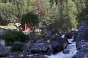 Ned her kom tømmeret, var sikkert når vannføringen var høy