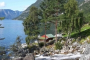 Legger merke til at det er glatte fjell flere steder