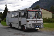 En god gammel Volvo buss står utenfor