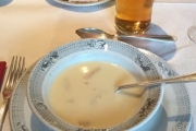 Forrett var Aspargessuppe som smakte fortreffelig
