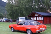 Noen biler passerer oss, dette er vel en Ford?