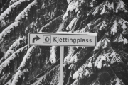 Men det kommer antydninger på at det kan være mye snø her også, nå har jo ikke vi med oss kjettinger