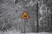 Her kommer skiltet vi skulle se etter, tror du vi svingte? Nei og GPS én sa også ifra at vi nå måtte snu og det gjorde vi etter 400-500 meter
