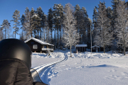 Og Tinamor står på verandaen og tar bilder av oss