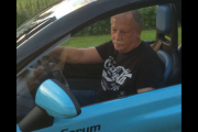 Alt jeg vet om R, og det er ikke mye er at han er veldig glad i Renault Twizy og det sier litt. Måtte hente et gammelt bilde da