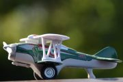 Men denne står jeg litt fast på, hva gjorde dobbeltdekker-fly umoderne? Det var det nærmeste jeg fant