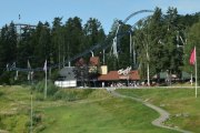 TusenFryd ble offisielt åpnet 11 juni 1988 etter en byggeperiode på 18 måneder og nå er det rundt 500 000 besøkene hver måned tror jeg