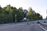 Opp her går Ljabruveien og like borti her på høyre side ligger badeplassen Holmestrand