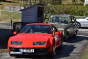 Men nå gjelder det, vi er klare begge to, en Renault Alpine A310 og en Renault 6 LT
