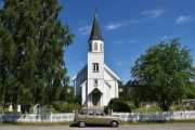 Neste stopp er ved Arneberg, hvor Arneberg kirke fra 1878 er. Ble et fint motivbilde da