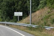Men nå nærmer vi oss Landsbyen Flisa, skal bli spennende å se hvilke biler vi oppdager på siste stykket