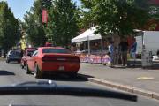 Vi er litt tidlig ute så vi bare prøvekjører gaten. Her ser vi en Dodge Challenger R/T fra 2009, var ikke veteran men vi tar den med