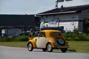 Her kjører det også en bil, men må være ombygd tror jeg. Det skal være en Simca 5 fra 1937