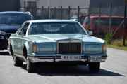 Neste er også amerikansk og ruller sakte inn, det er en Lincoln Continental Mark V fra 1978