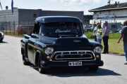 Jeg får bare følge med så ser vi hvordan det blir etterpå, her kommer en Chevrolet Pick Up fra 1957
