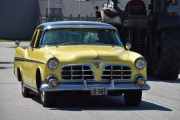 Men nå må vi følge med, det kommer en ny bil. Det er en Chrysler Imperial fra 1956