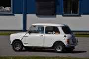 DOFFEN i profil er heller ikke så dumt, men jeg holder på å glemme å skrive hvilken bil det er. Vi ser på en Austin Mini 1000 MK II fra 1969