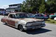 Jeg må registrere neste bil som kommer, må ikke miste en. Dette er en Chevrolet Impala fra 1962. De gutta hadde skikkelig stereoanlegg i bilen også hørte jeg senere i Kaffegata