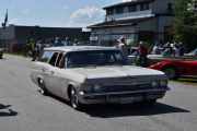 Disse to bilene fuglte hverandre som Klegg, men det er vel Mygg som er inn på Flisa. Uansett, dette er en Chevrolet Bel Air fra 1965